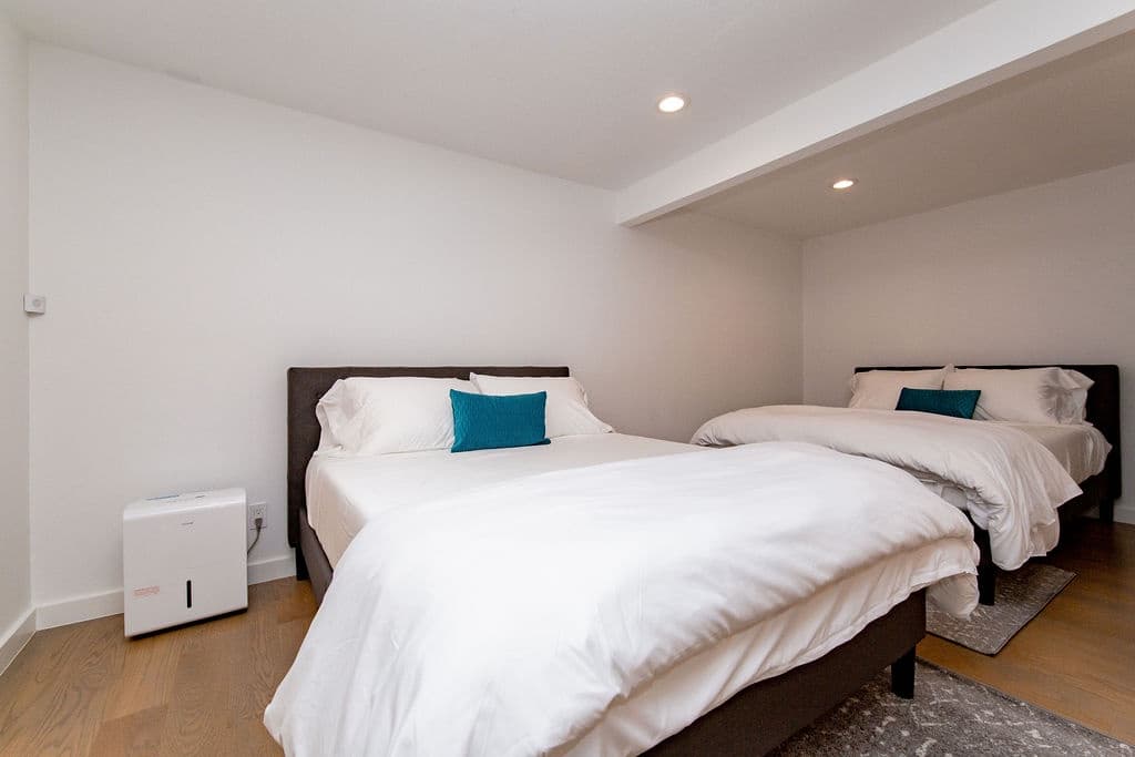 Westlake Hills Designer House - Image 30