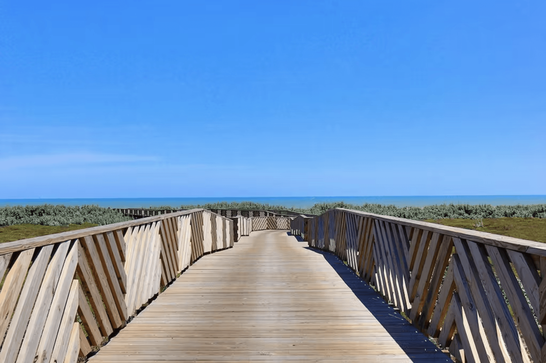 Sleek Beach Home - Image 40