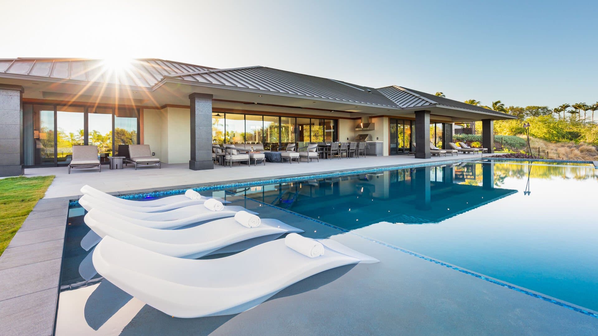 Hawaiian Elegance - Image 38