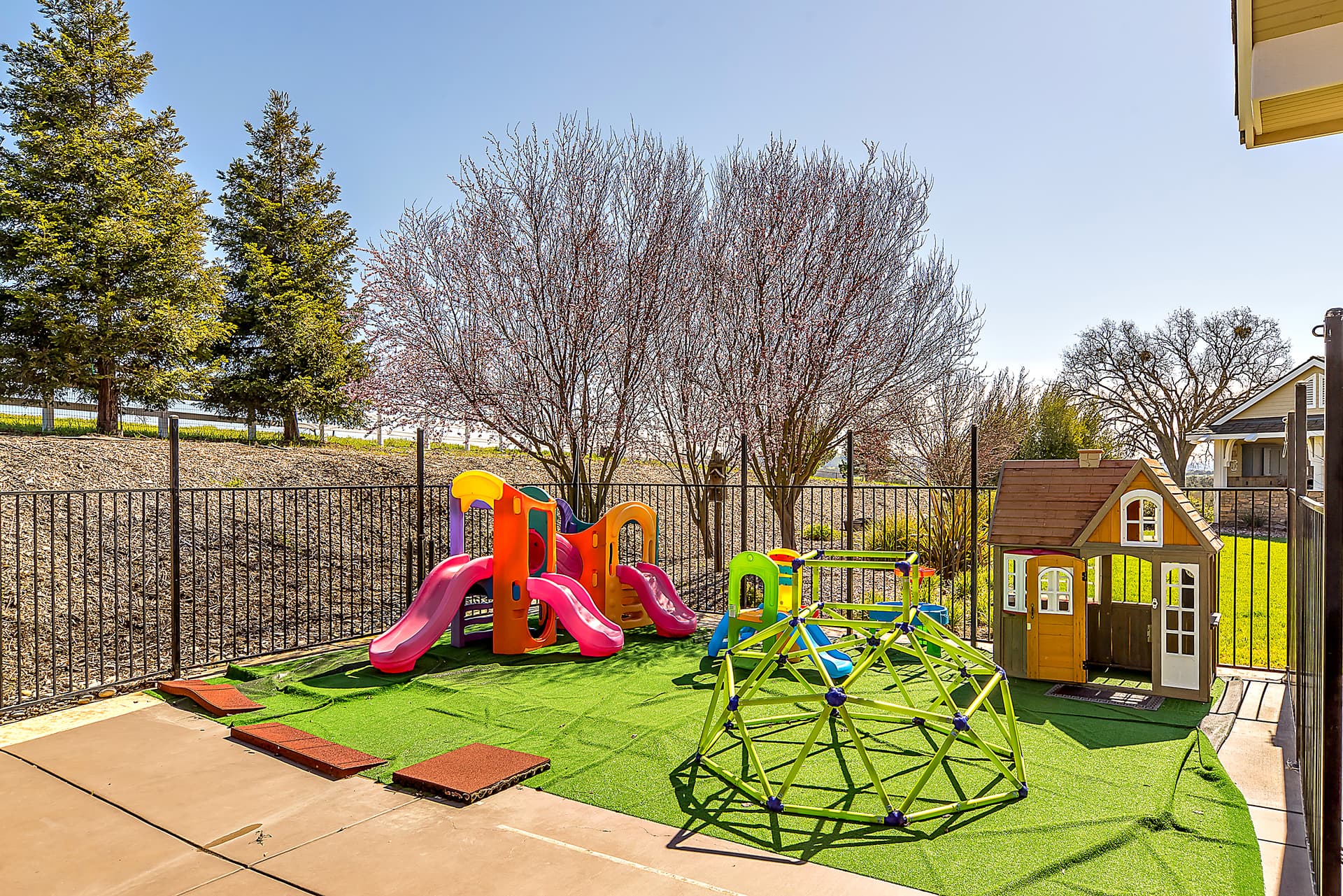 Frontier Main and Guest House - Image 54