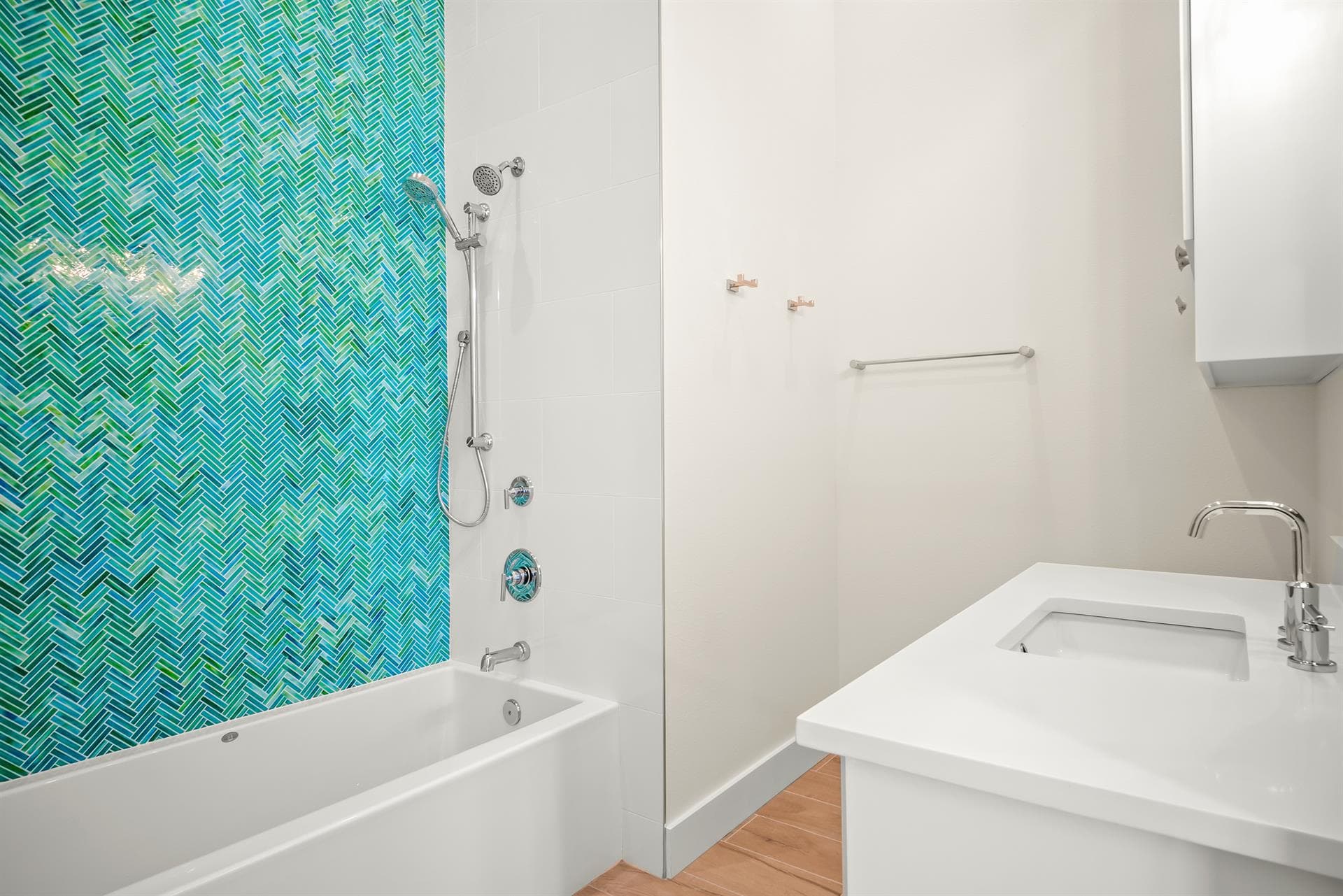 Holiday House - Image 56