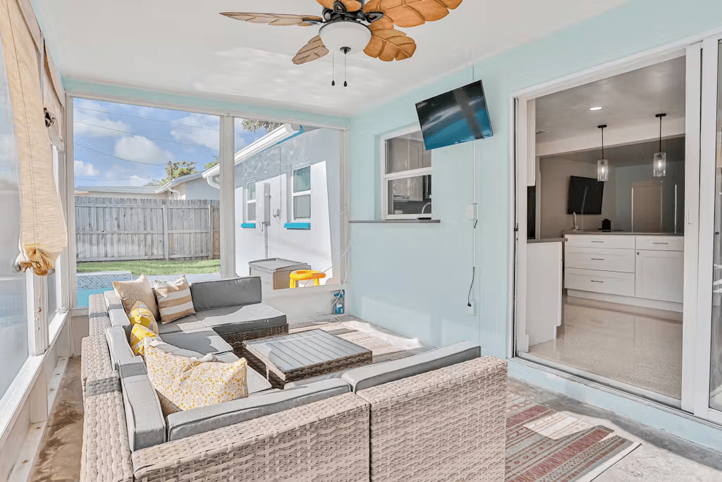 Corner by the Coast - Image 20