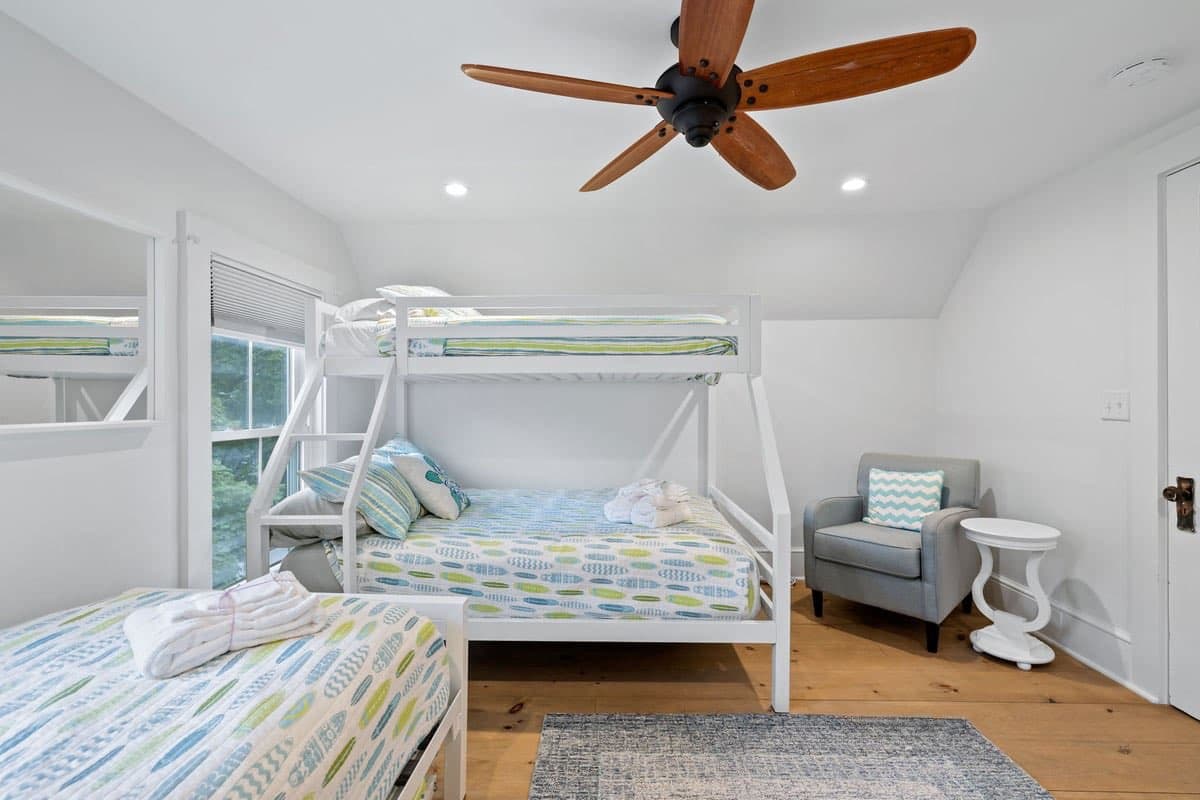 Cross Street Retreat - Image 12