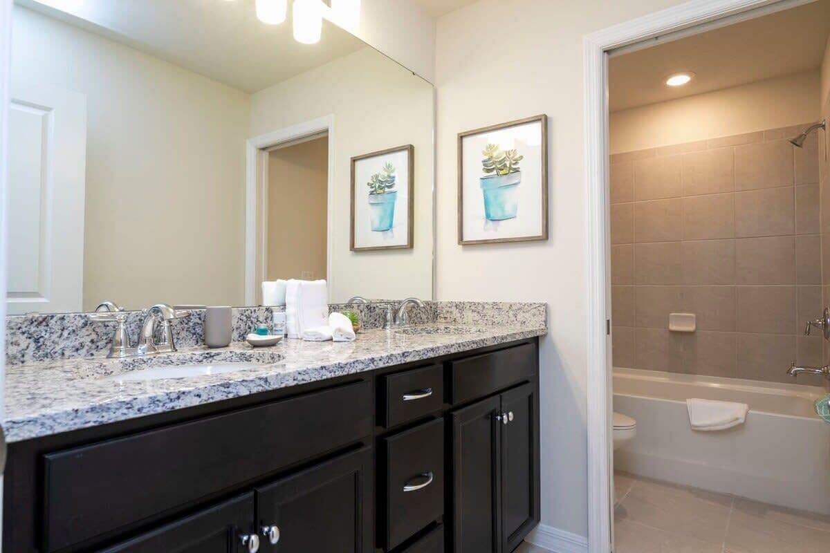 Windsor Island #4458 - Image 40