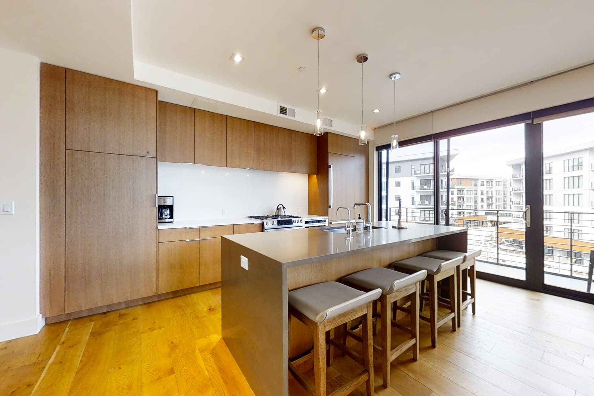 Lift 402 Home - Image 3