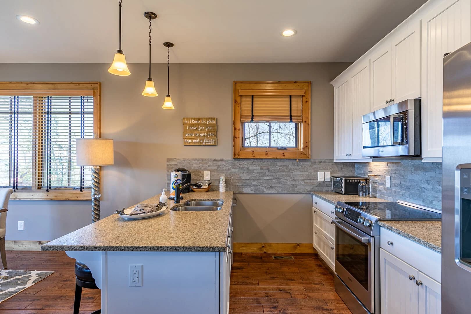 Grin Inn Bear - Image 5