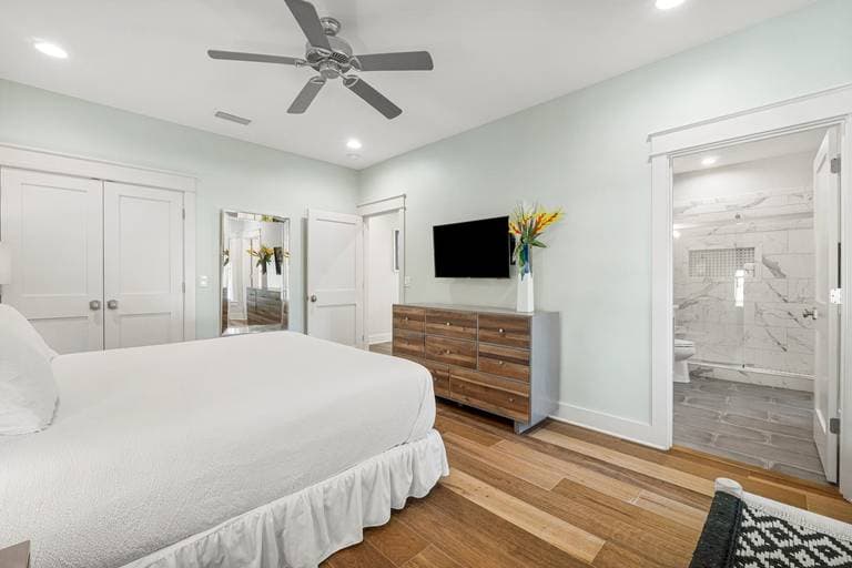 Connecticut Yankee - Image 21