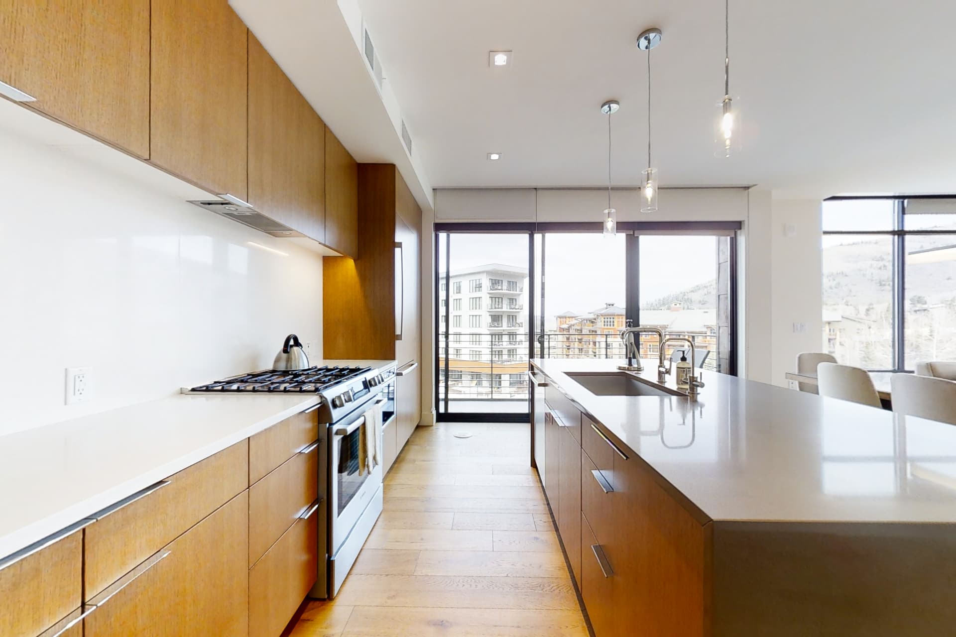 Lift 402 Home - Image 9