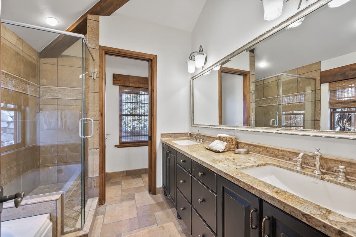 Park Avenue Home - Image 23