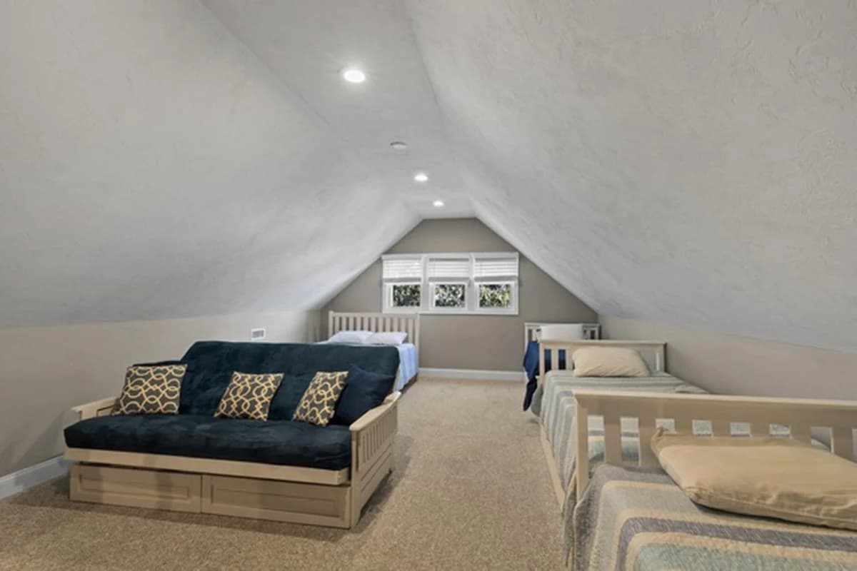 Shore House - Image 17