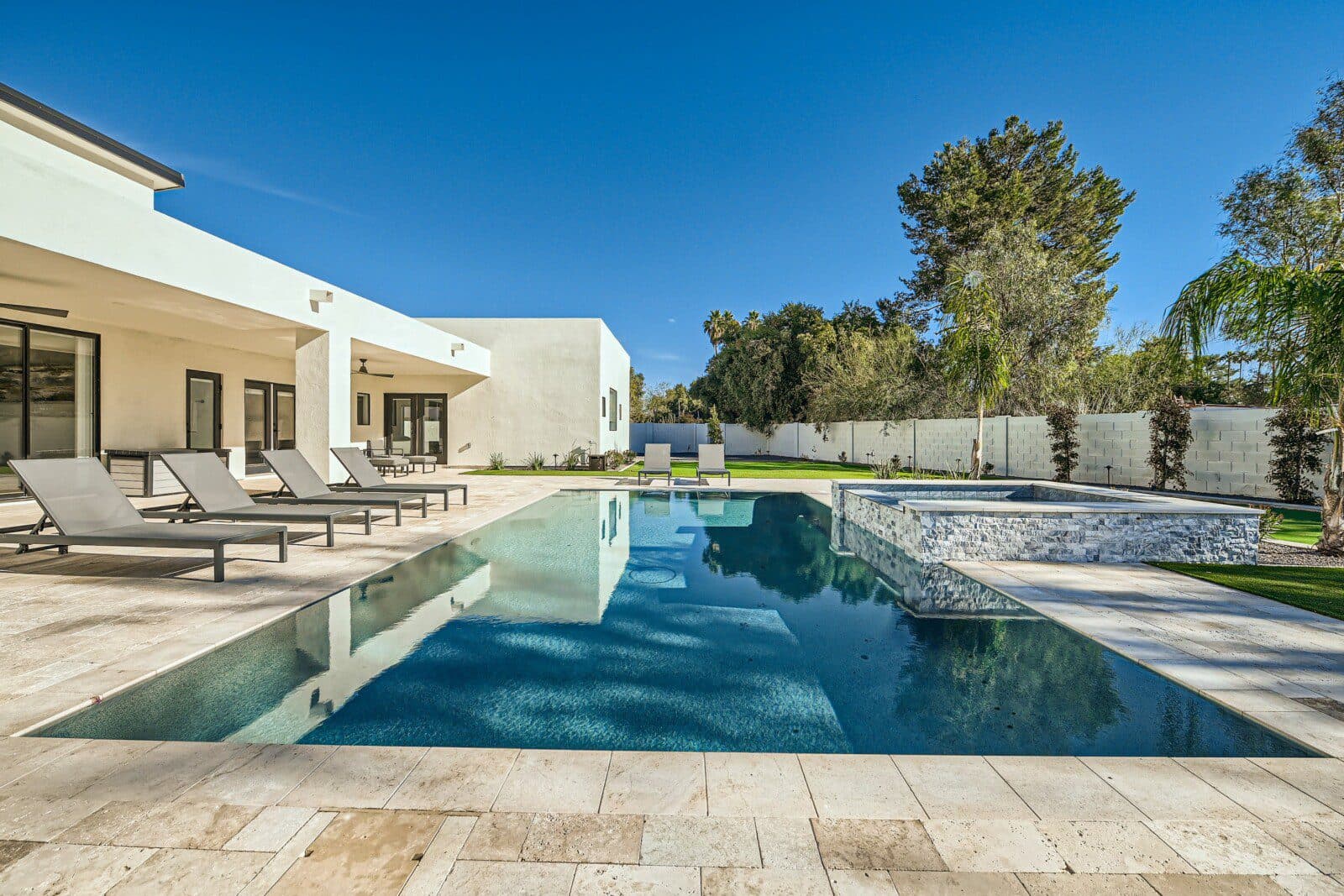 Palm Silhouette Villa - Image 2