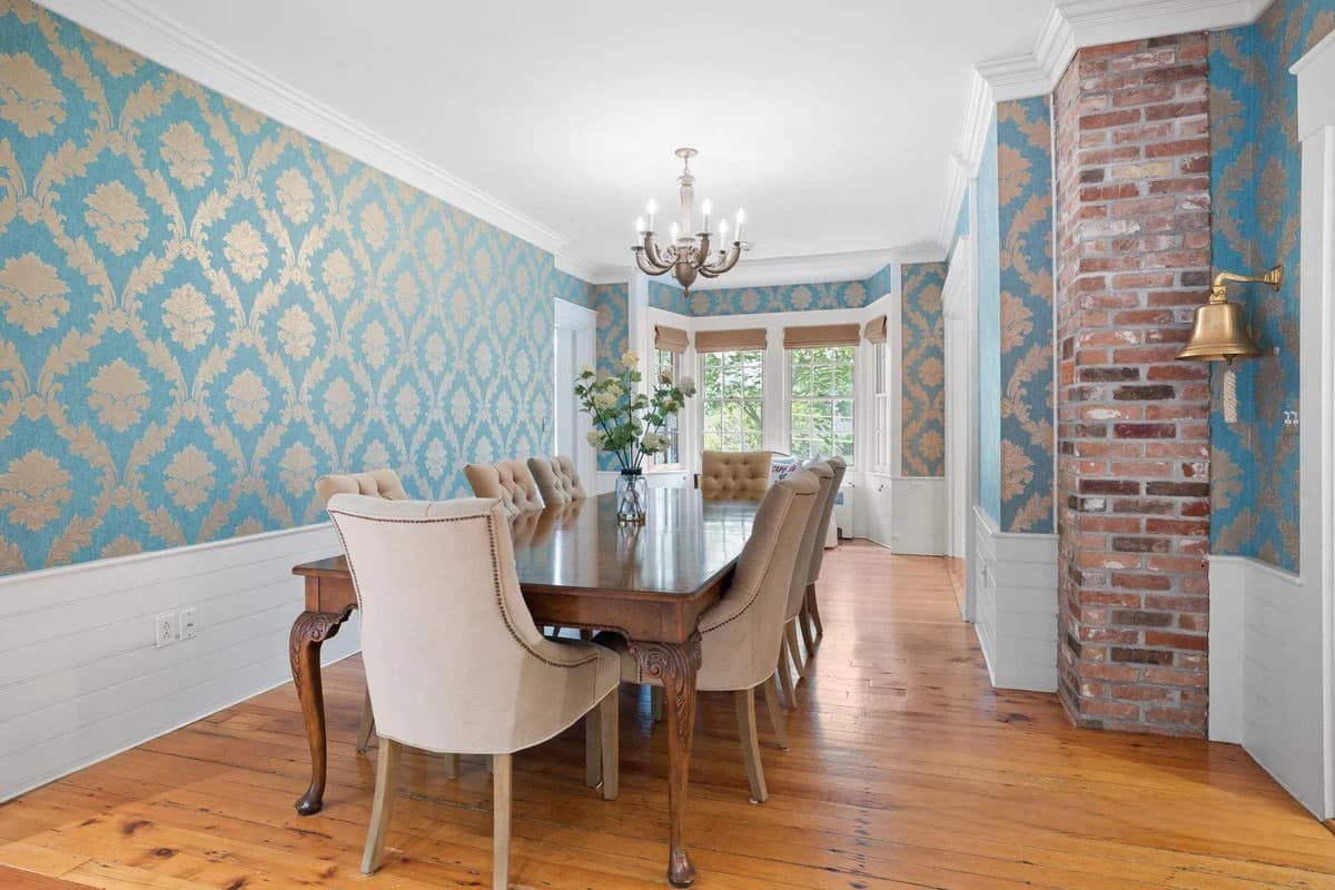 Center Of It All Estate - Image 15