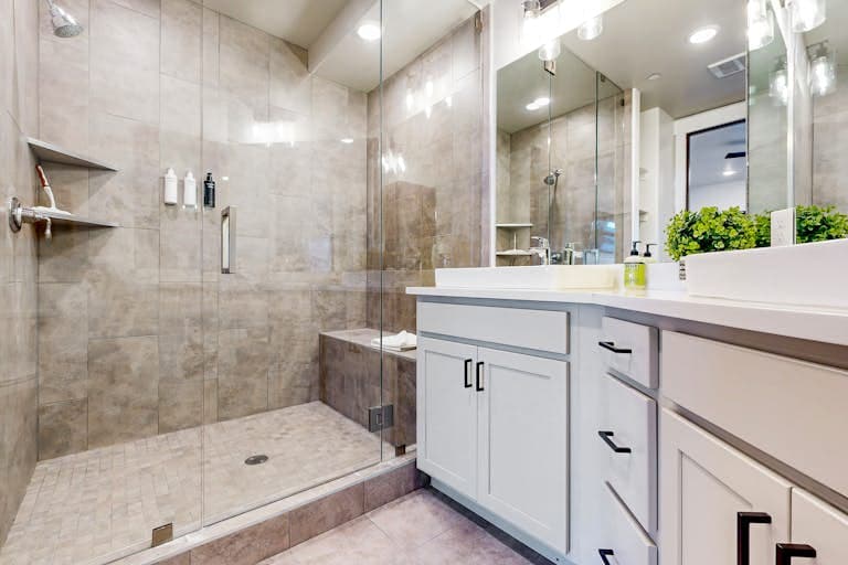 Designer Blackstone Condo - Image 8