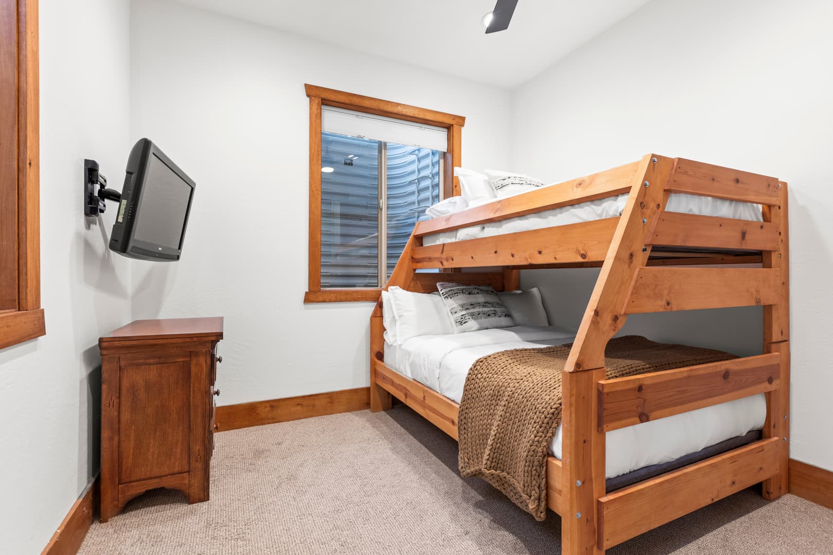 Unforgotten Utopia - Image 37