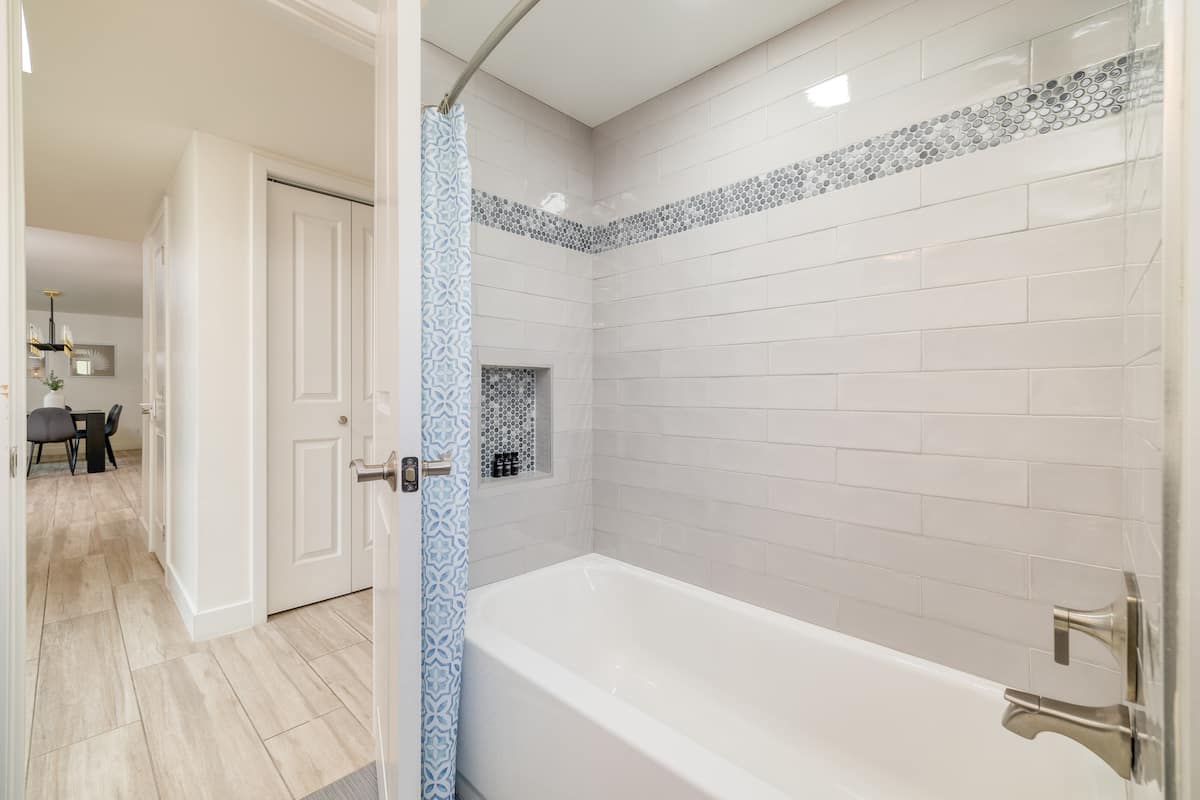 White Agate - Image 23