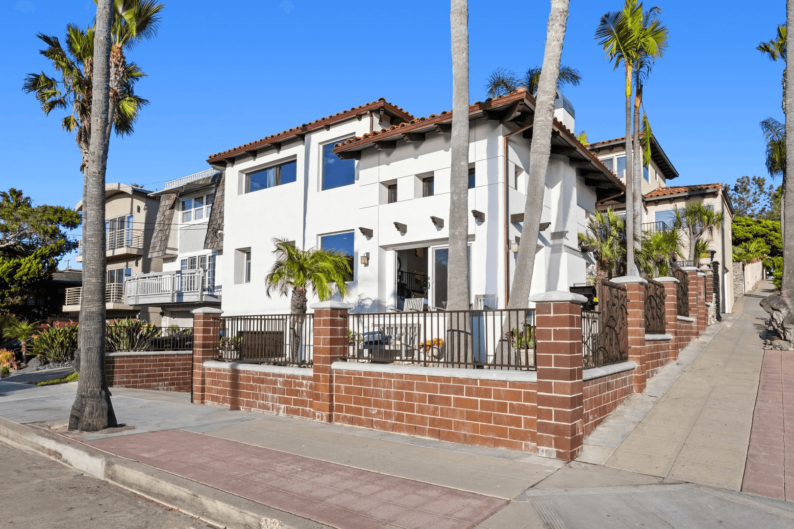 Spanish Palms Home - Image 1