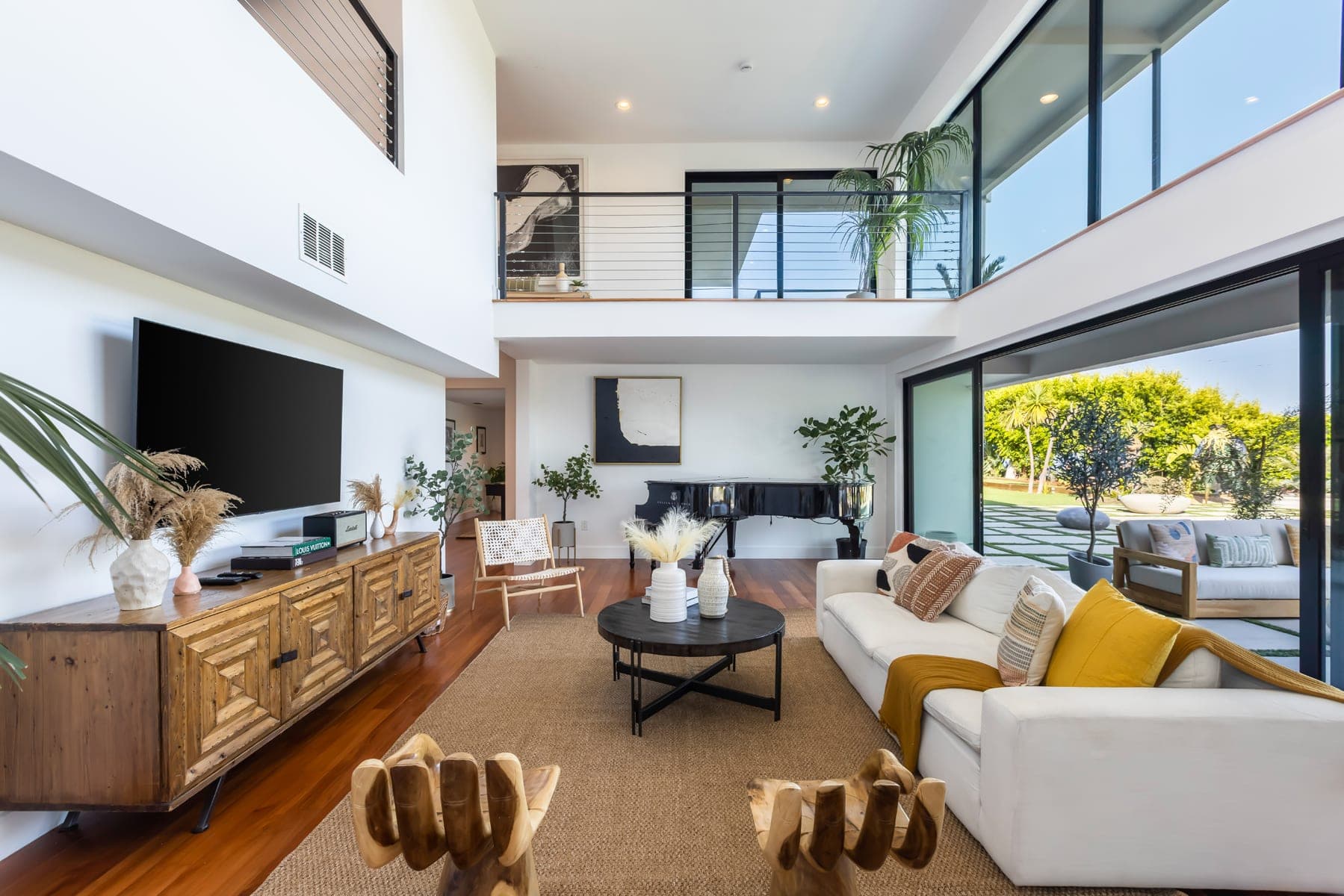 Malibu Sunset Oasis - Image 13