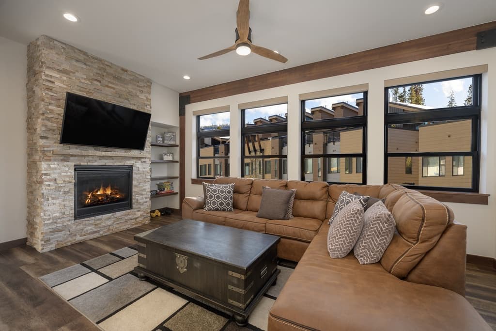 Continental Vista Condo - Image 2