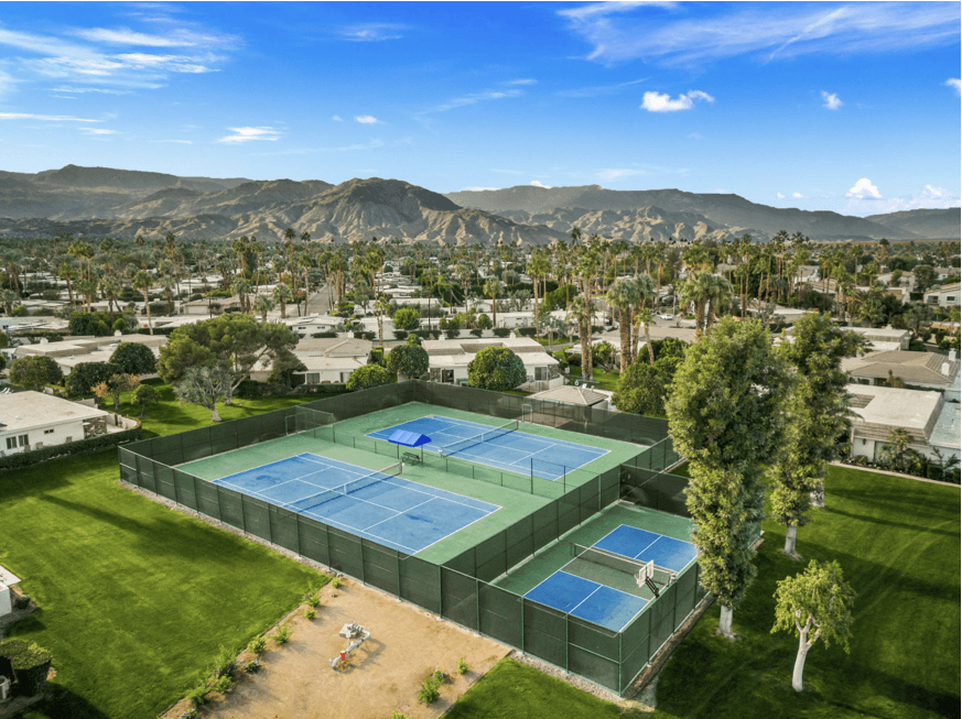 Wells in La Rocca - Image 100