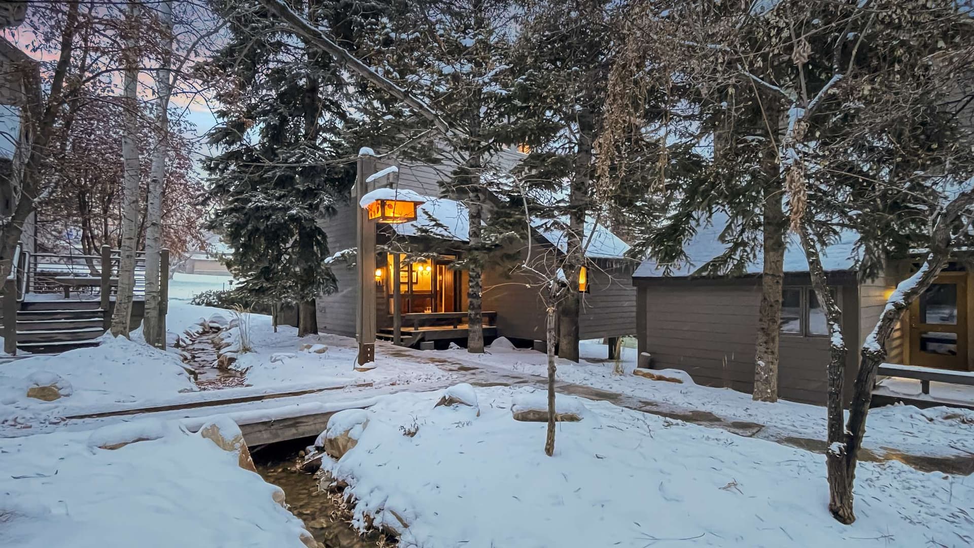 Whispering Waters Chalet - Image 3