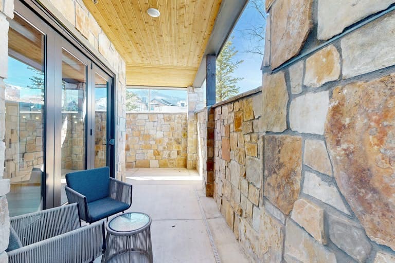 Designer Blackstone Condo - Image 17