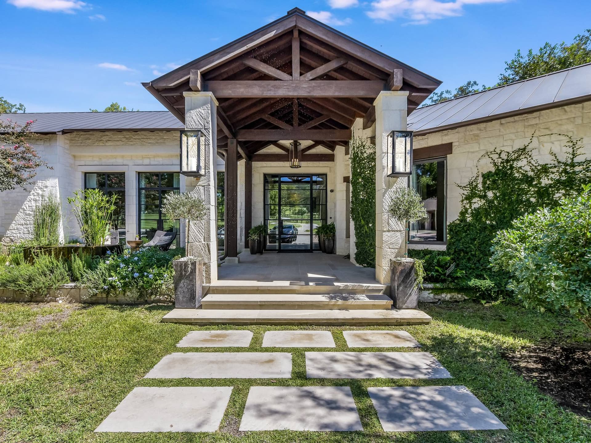 Sapphire on Lake Austin - Image 23