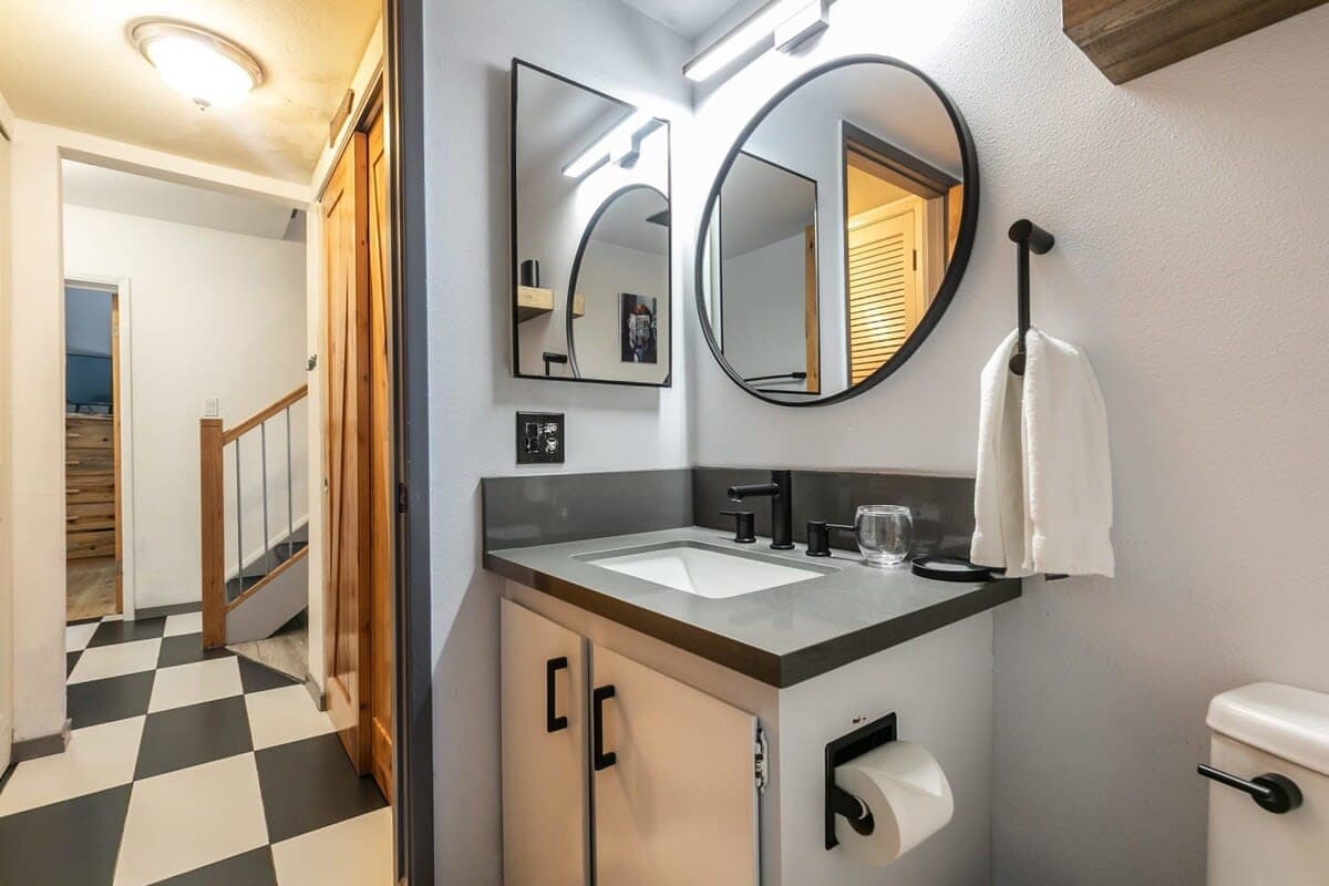 Stylish Carnelian Townhome - Image 11