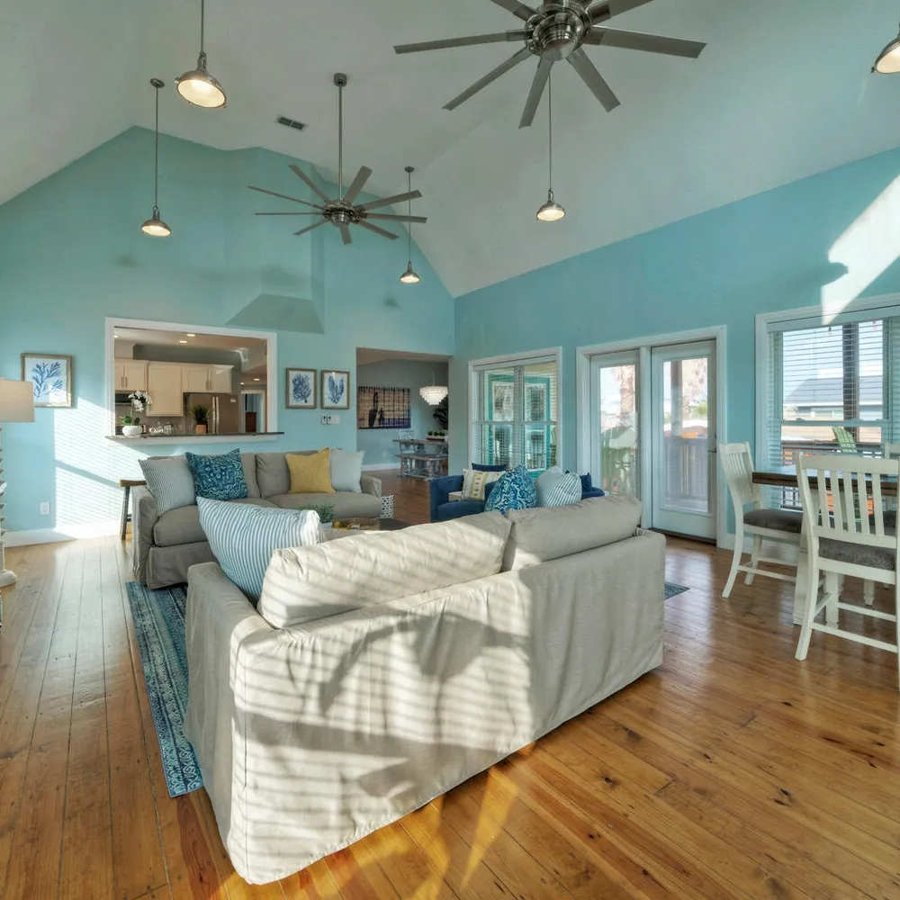 Moxy's Beach House - Image 6