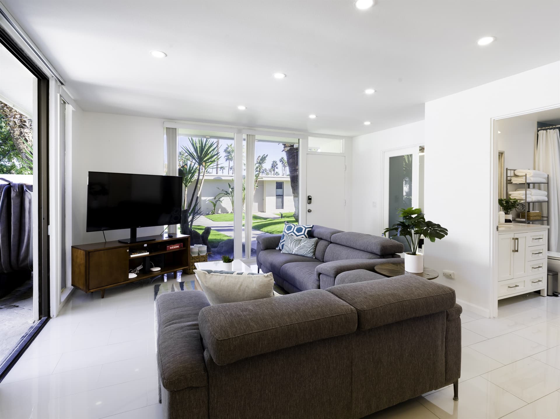 Bamboo Bungalow - Image 7