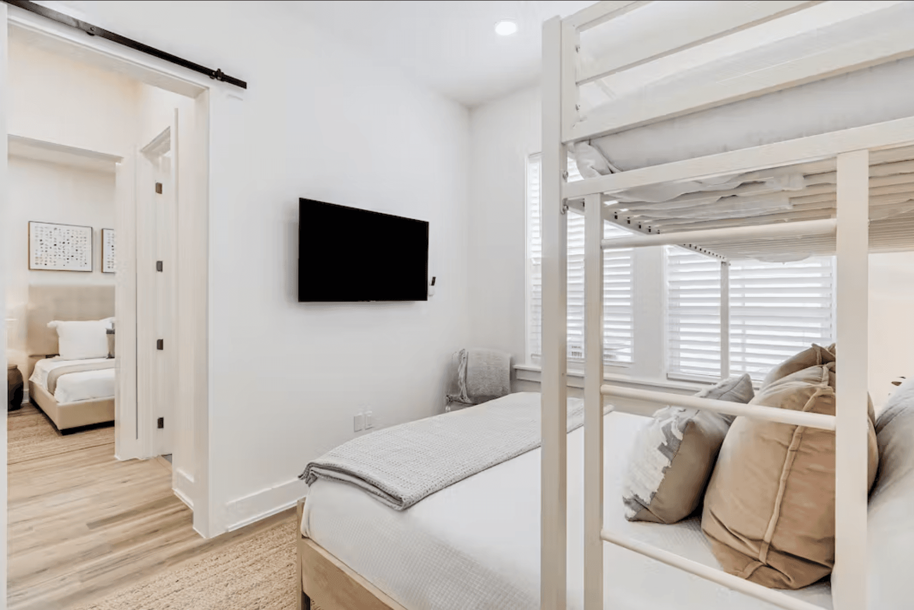 Sunsets and Smiles House - Image 21