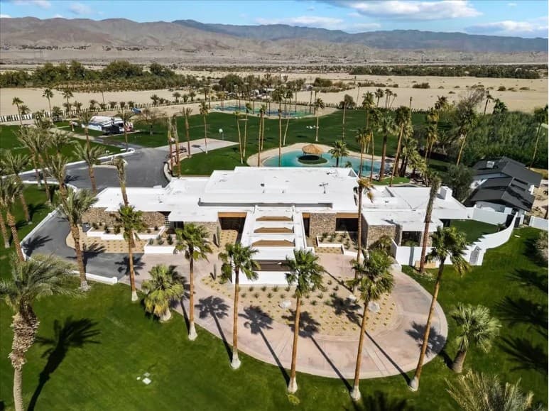 Bravo Beach House - Image 1