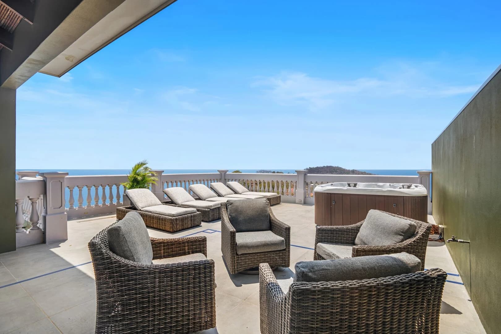 Splendor Penthouse #503 - Image 26