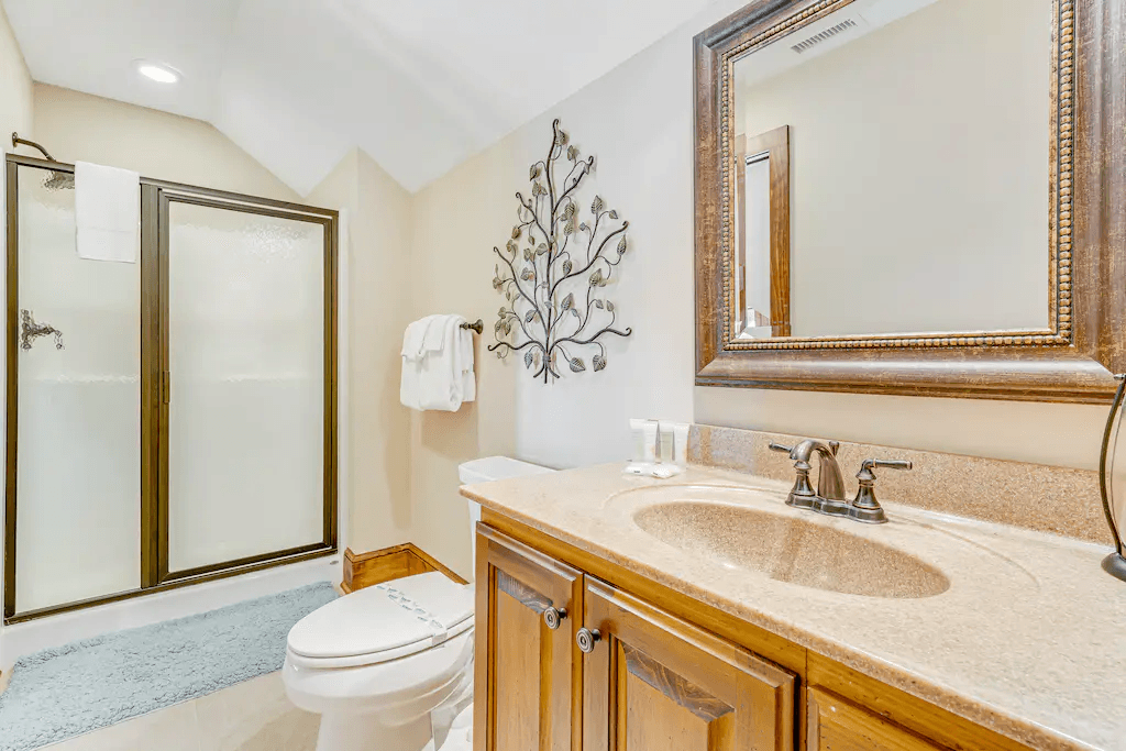 Red Tail Home - Image 21