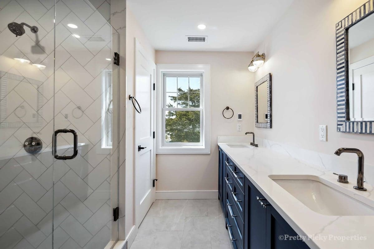 Lewis Bay Lookout - Image 20