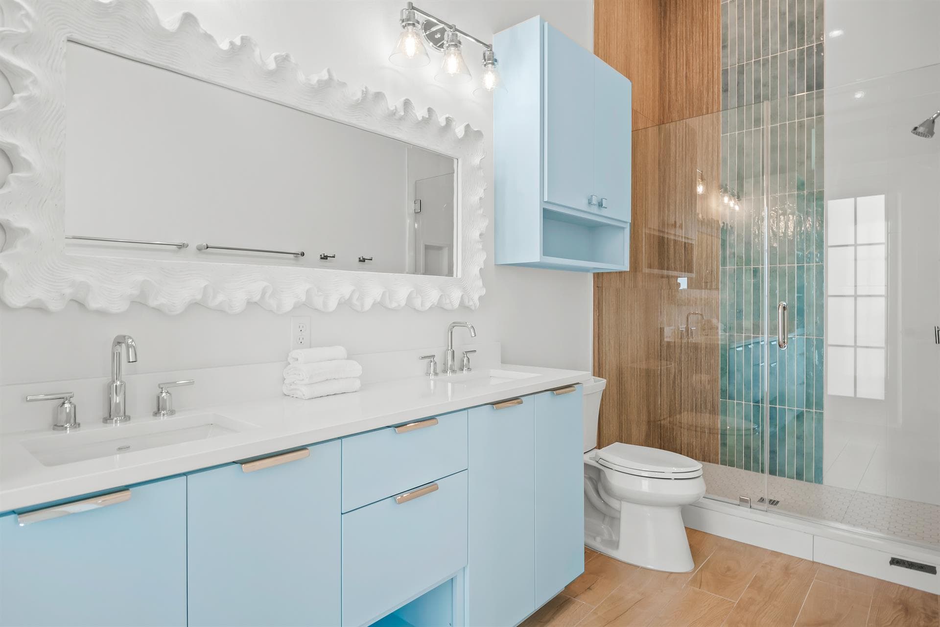 Holiday House - Image 22