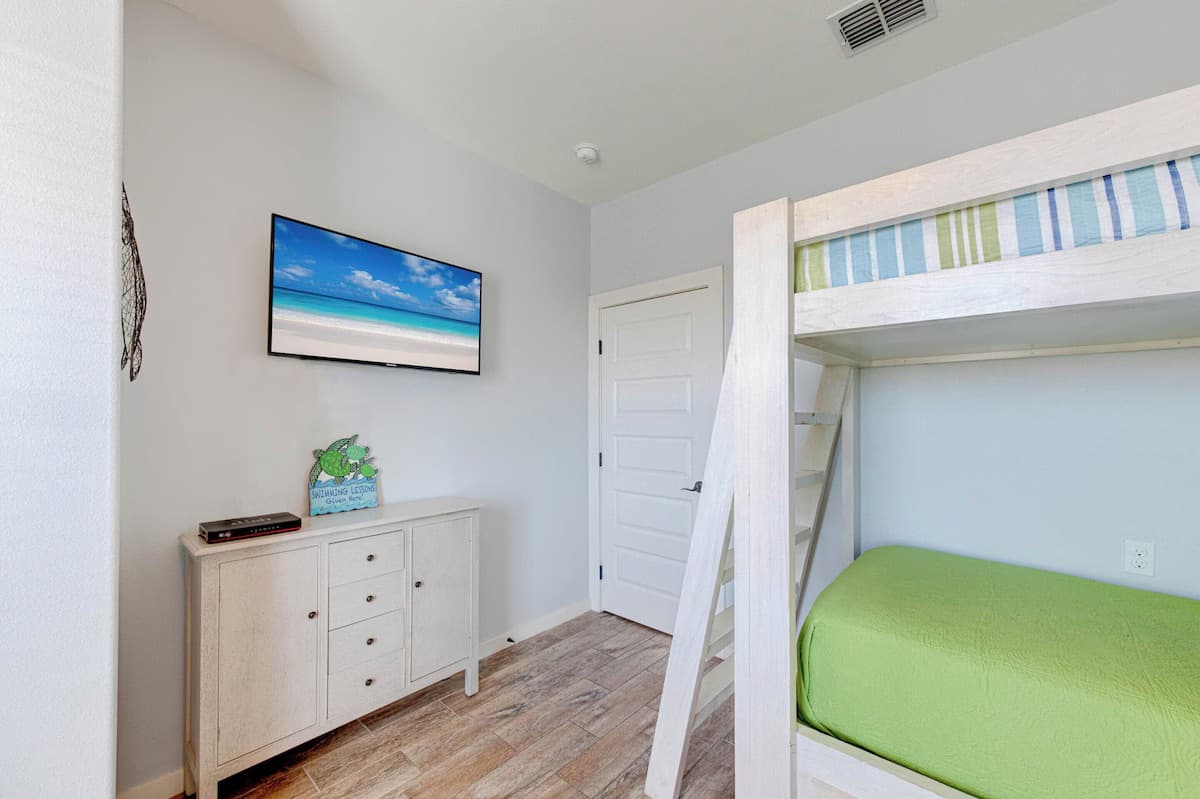 Postcard From Paradise - Image 22