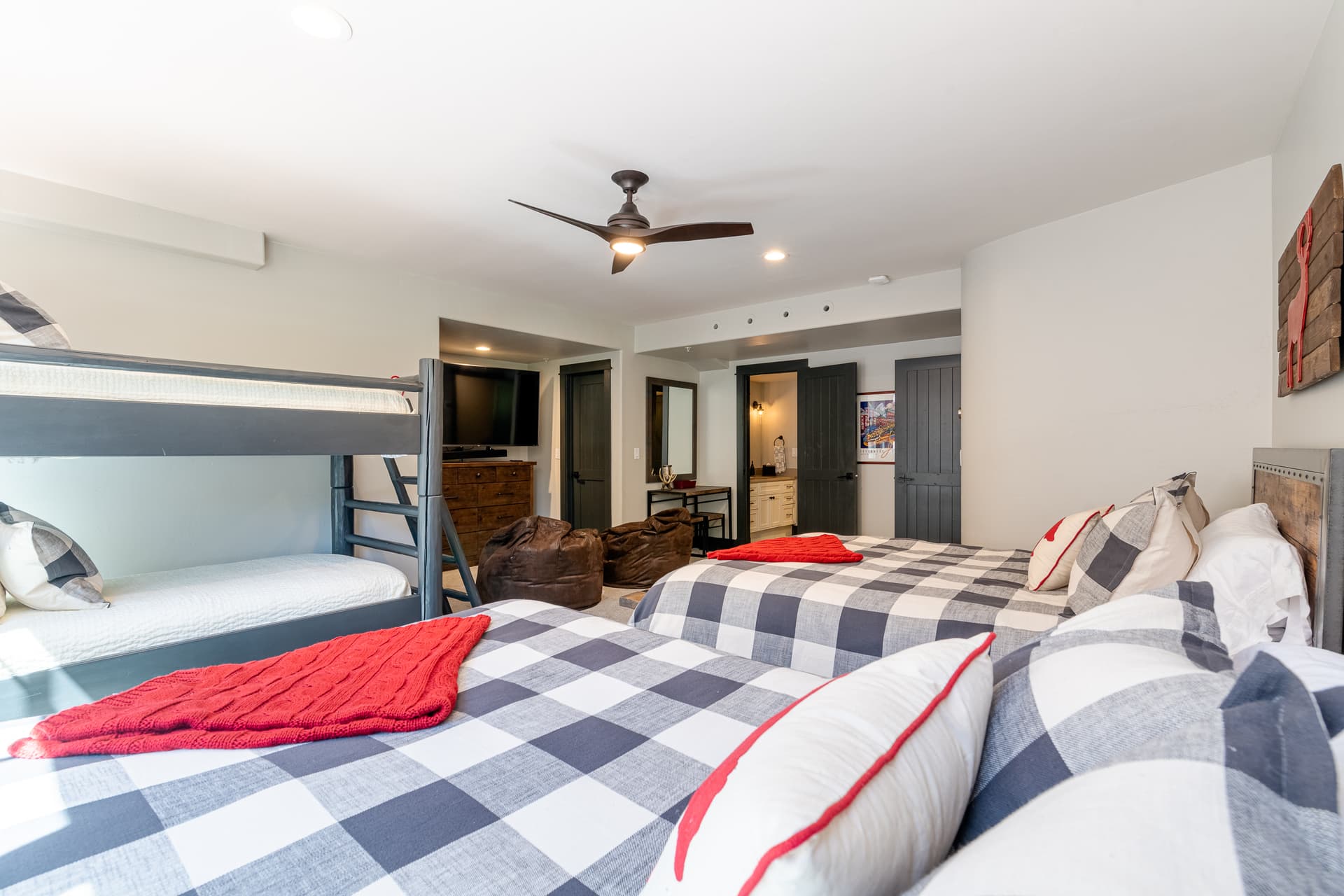 Mountain High at the Plaza - Image 23