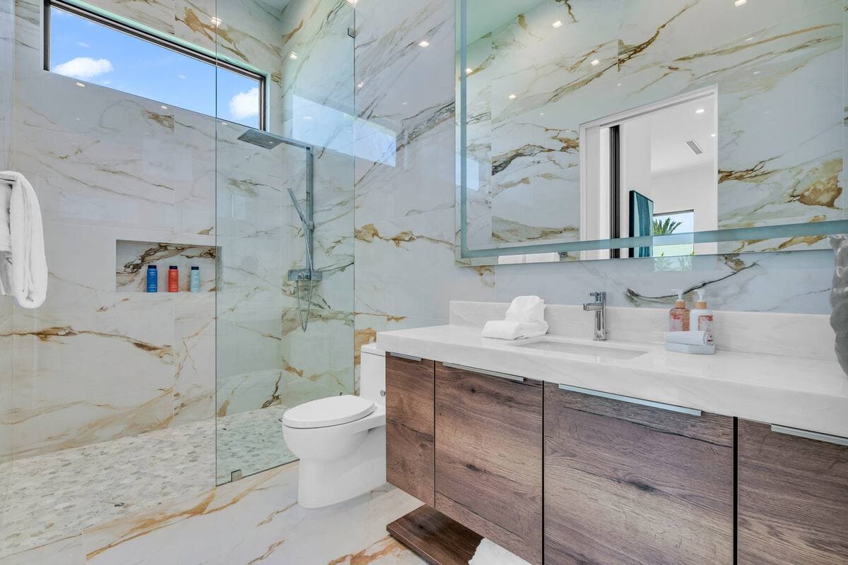 Bravo Villa #8 - Image 32