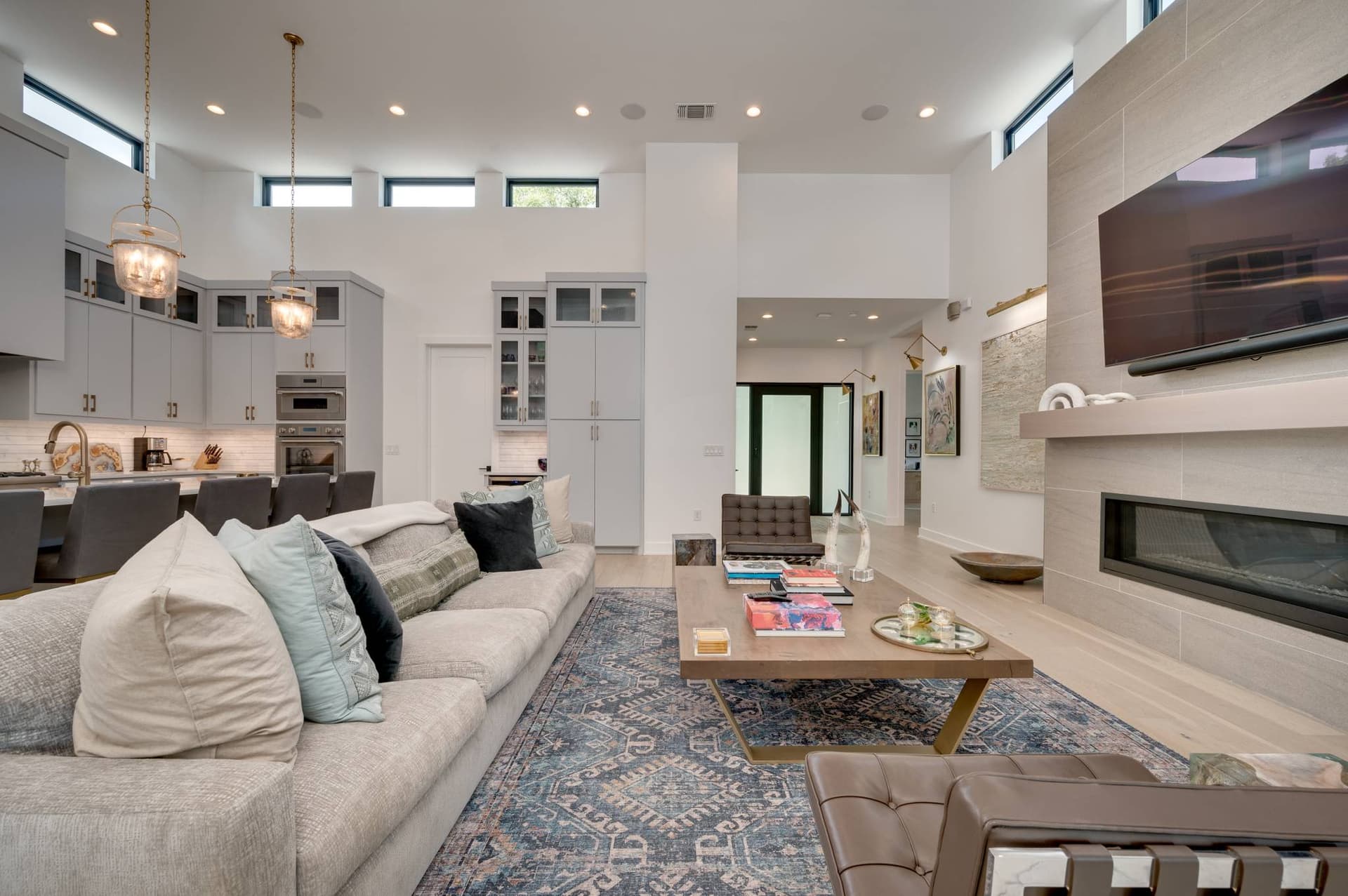 Austin Bella - Image 14