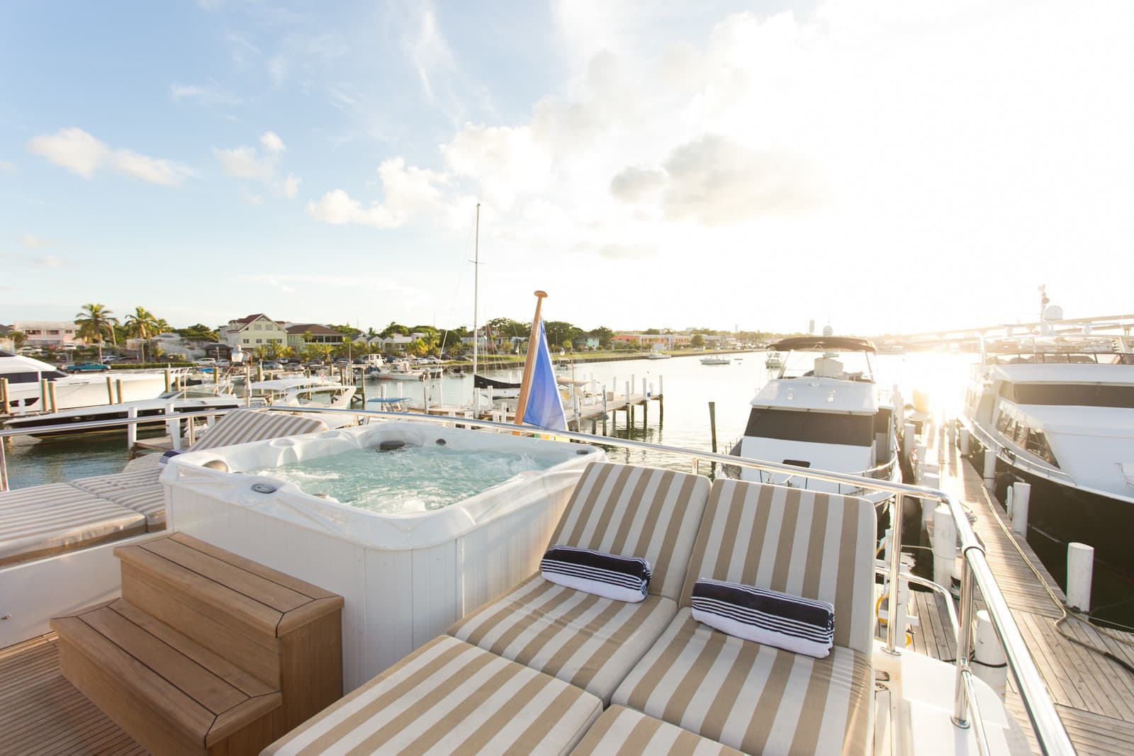 Beachfront Yacht - Image 16