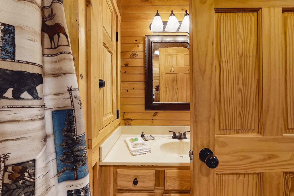 Little Black Bear Retreat - Image 5