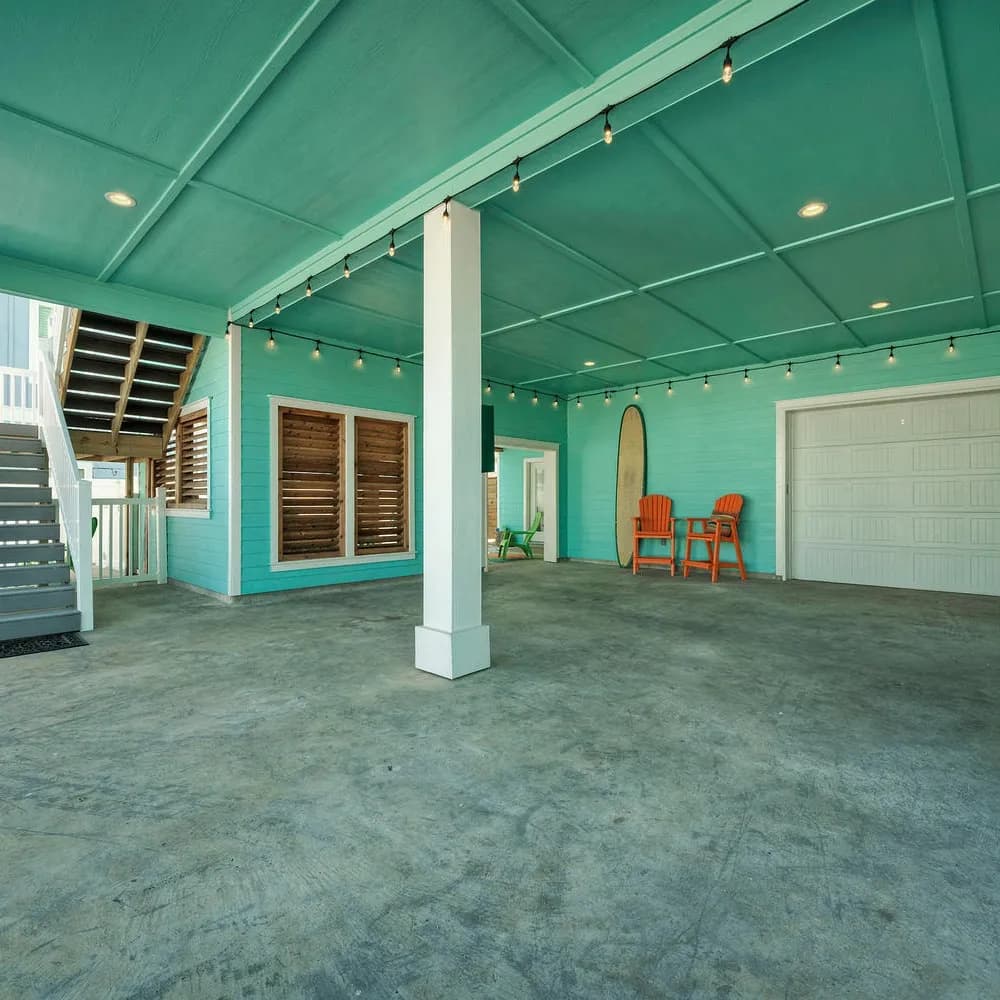 Bourbon Breeze - Image 31