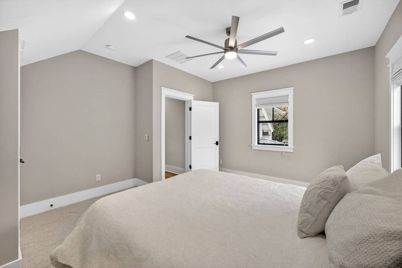 IOP Escape at 26th Avenue - Image 29