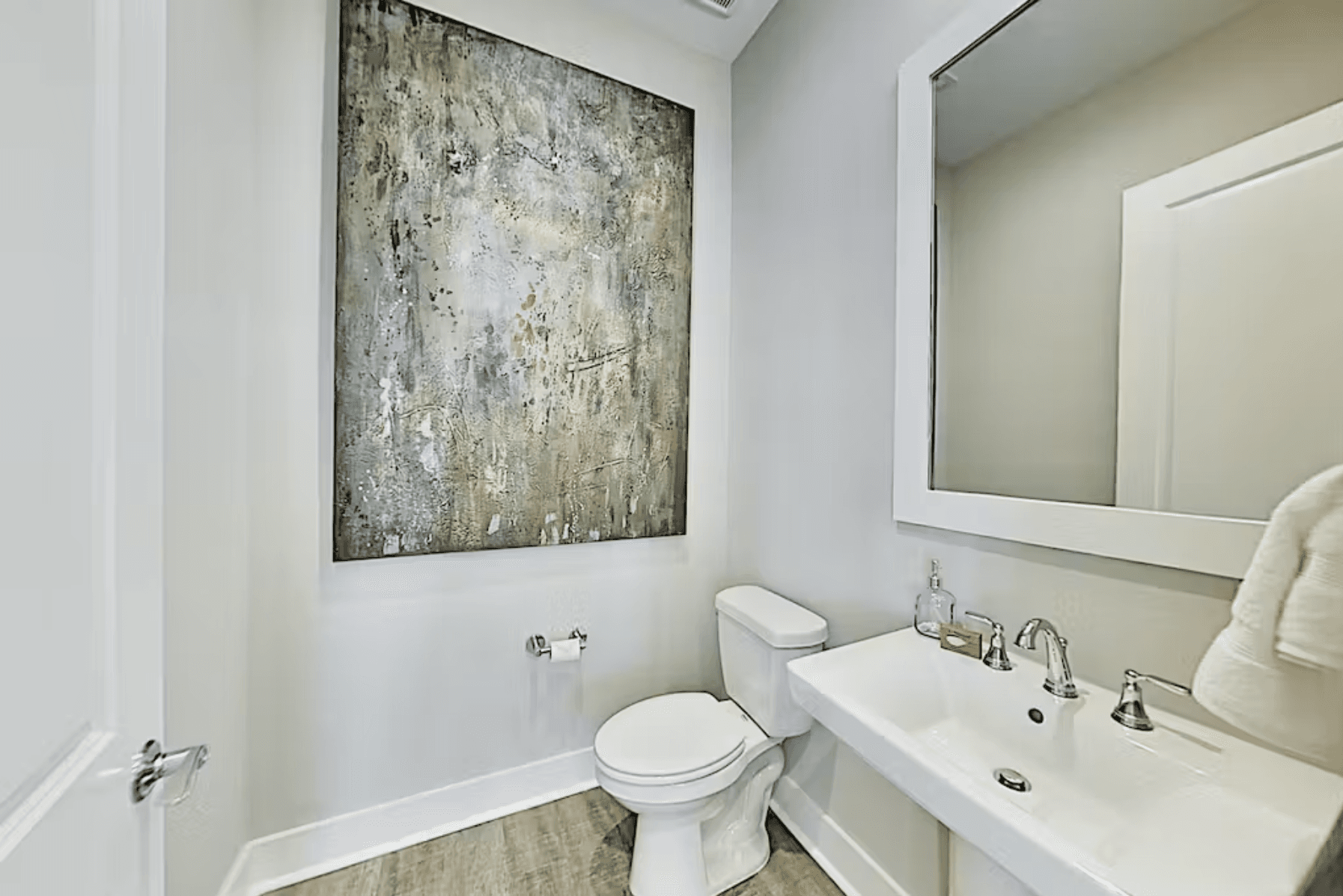 Sleek Beach Home - Image 23