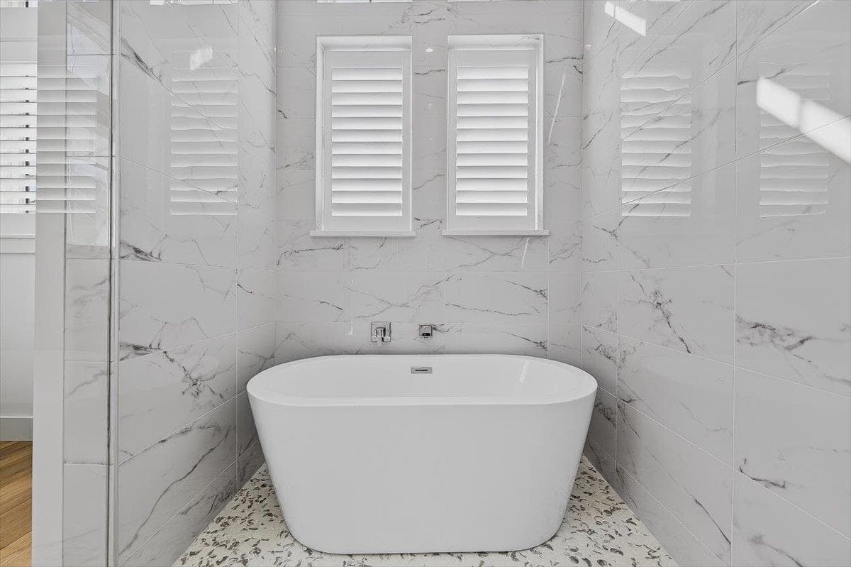 Sunny Shores - Image 39