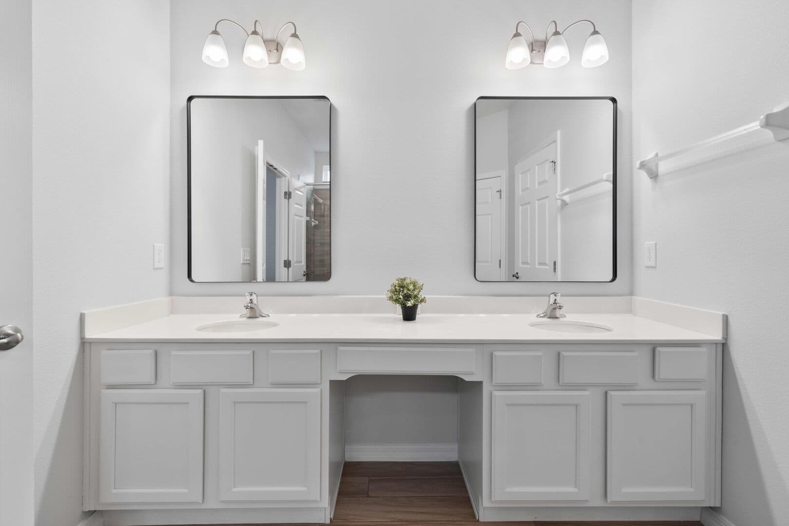 Grand View - Image 40