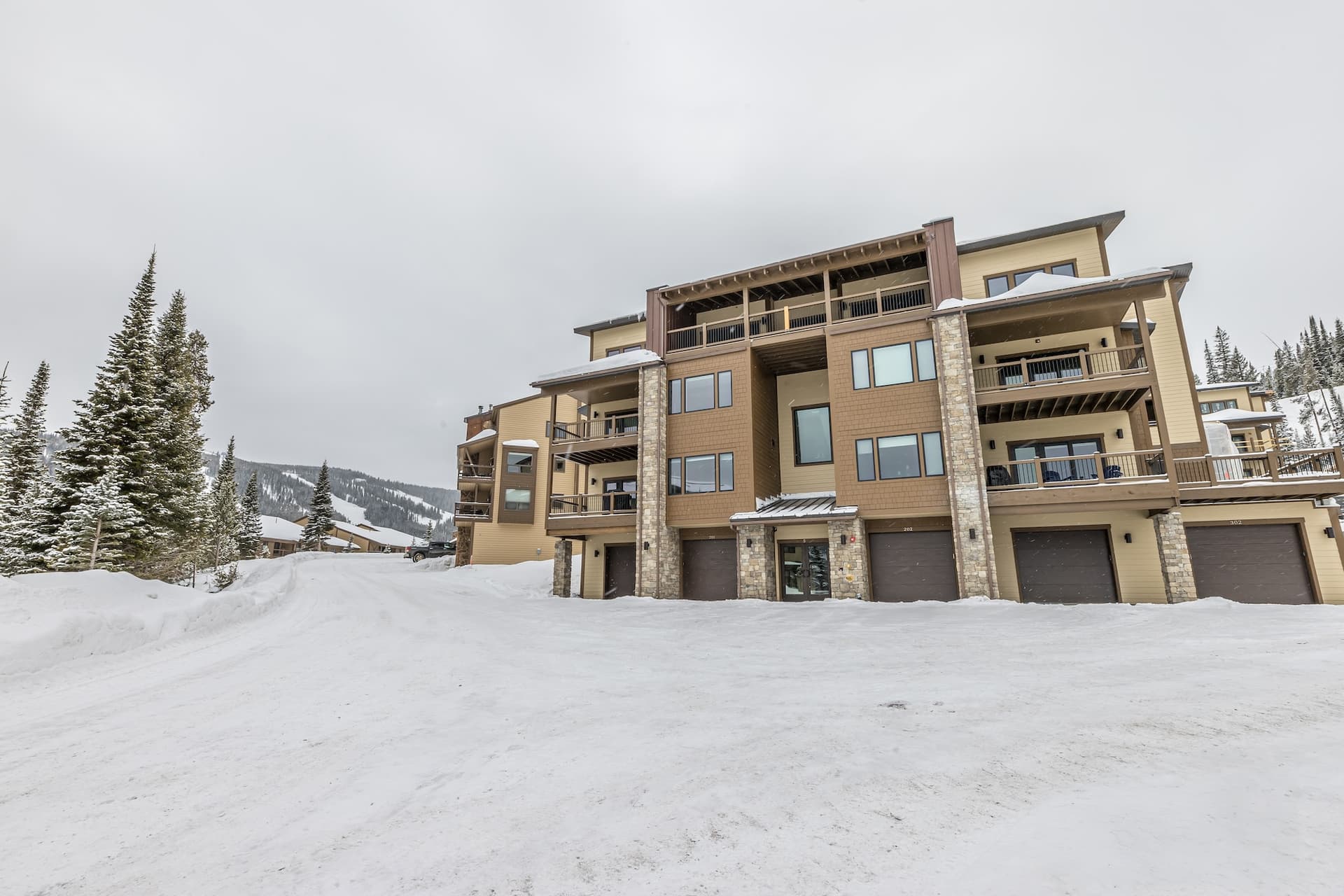 Beaverhead Condo #301 - Image 34