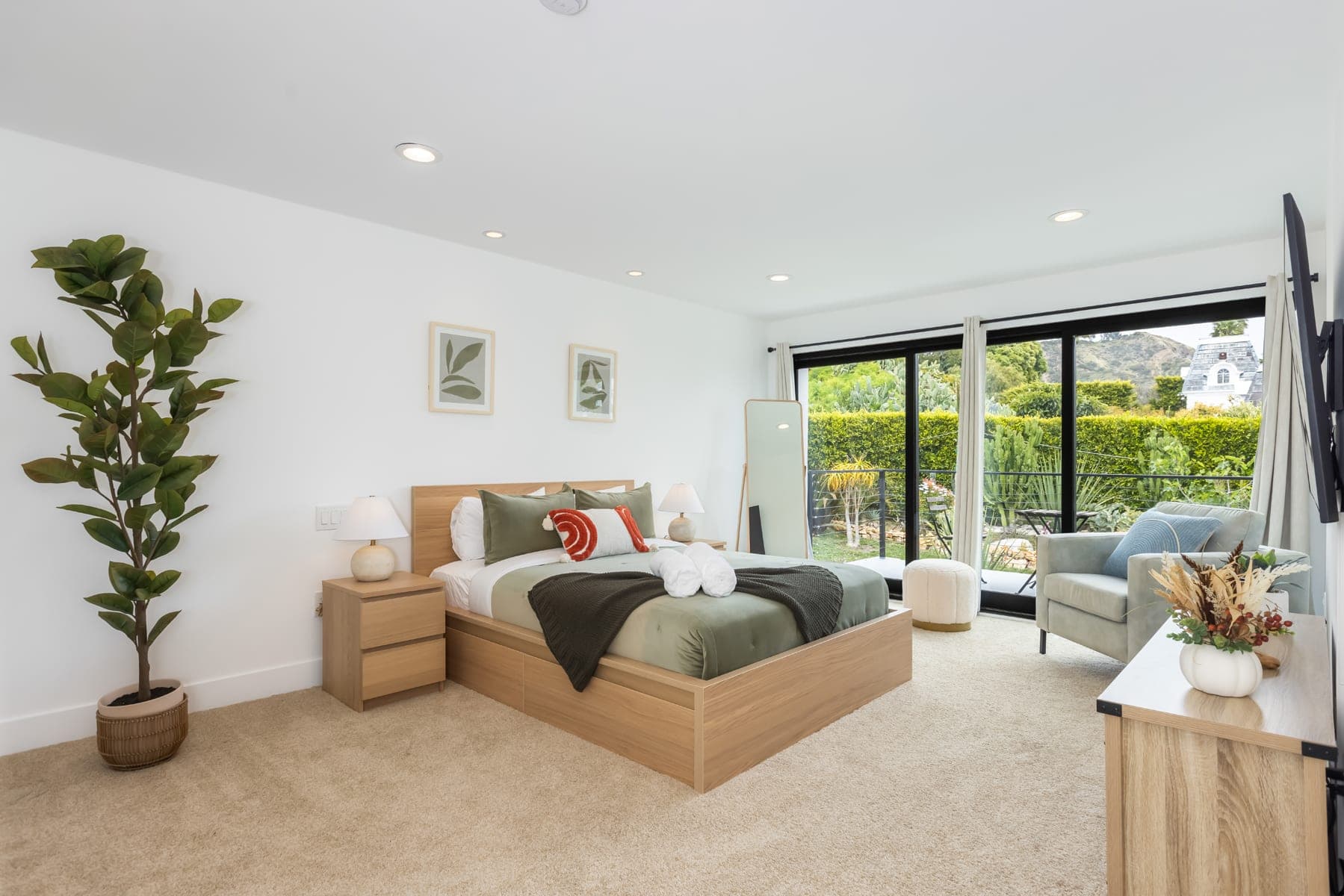 Malibu Sunset Oasis - Image 28