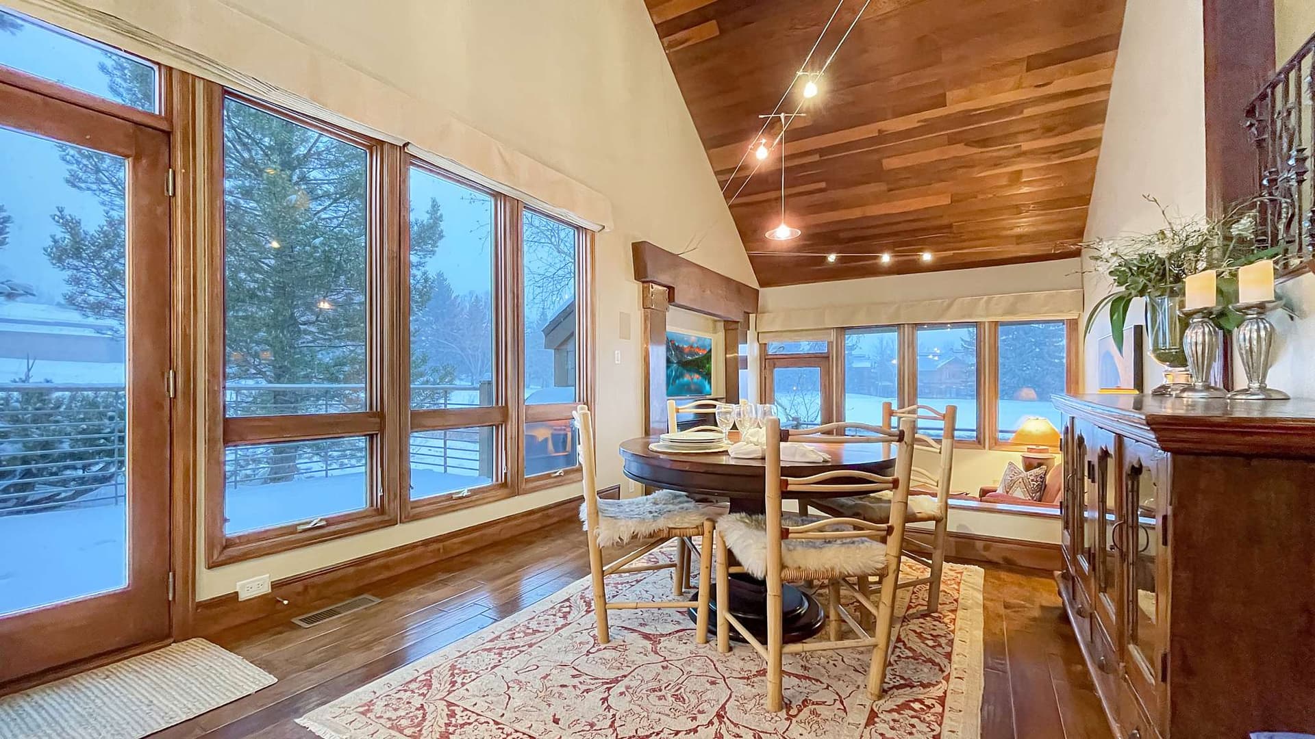 Whispering Waters Chalet - Image 3