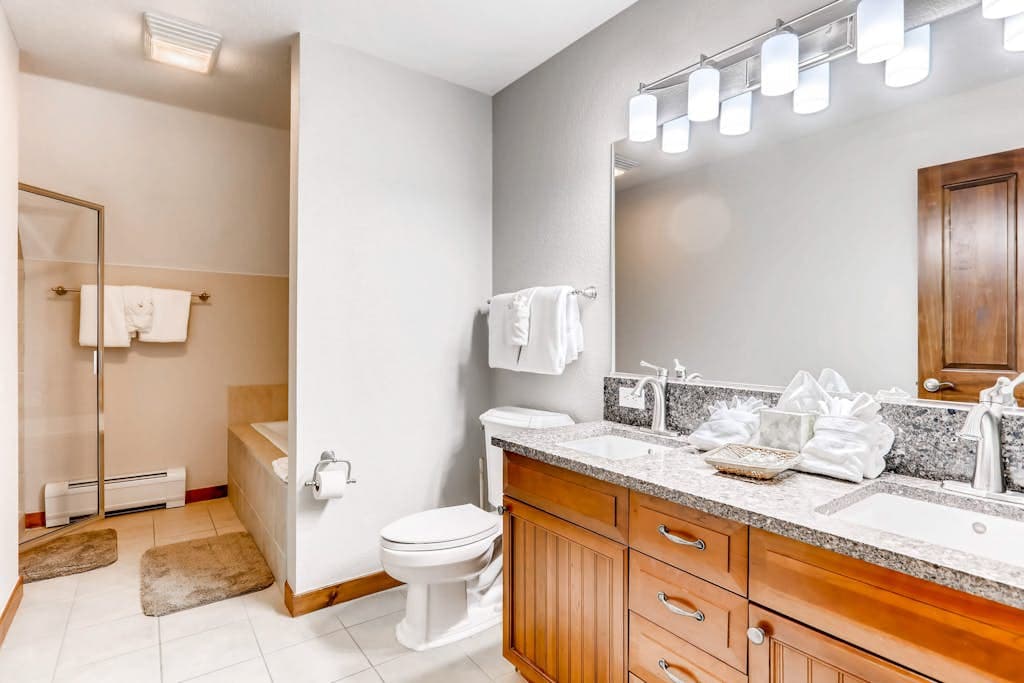 Main Street Condo #3401 - Image 12